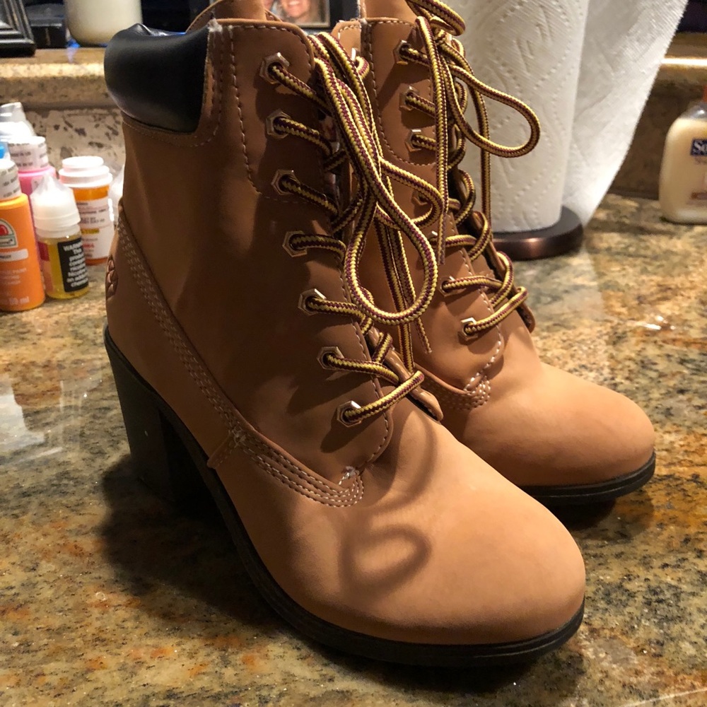 Boots - Picture 3 of 3